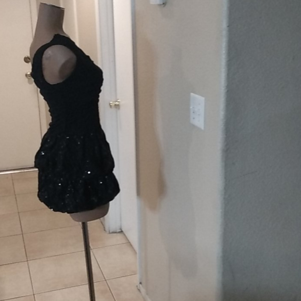 Dress - Picture 4 of 4